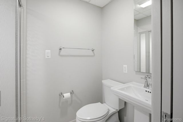 3215 Woodview Lake Road, West Bloomfield Charter Township, MI 48323