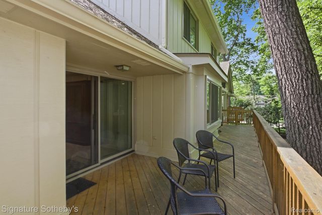 3215 Woodview Lake Road, West Bloomfield Charter Township, MI 48323