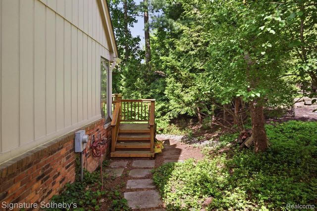 3215 Woodview Lake Road, West Bloomfield Charter Township, MI 48323