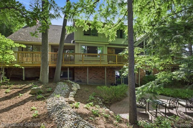 3215 Woodview Lake Road, West Bloomfield Charter Township, MI 48323