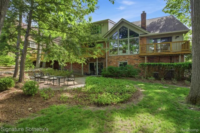 3215 Woodview Lake Road, West Bloomfield Charter Township, MI 48323