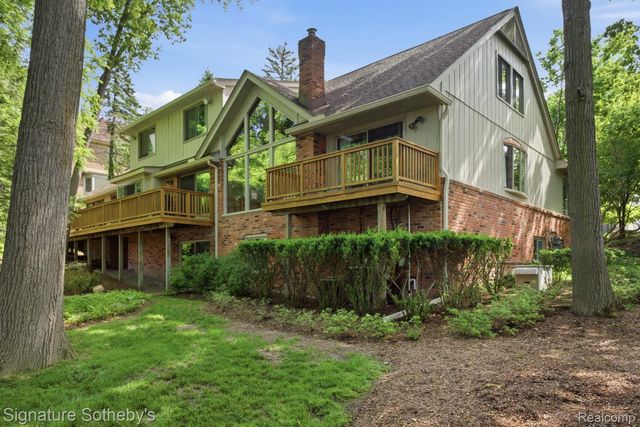 3215 Woodview Lake Road, West Bloomfield Charter Township, MI 48323