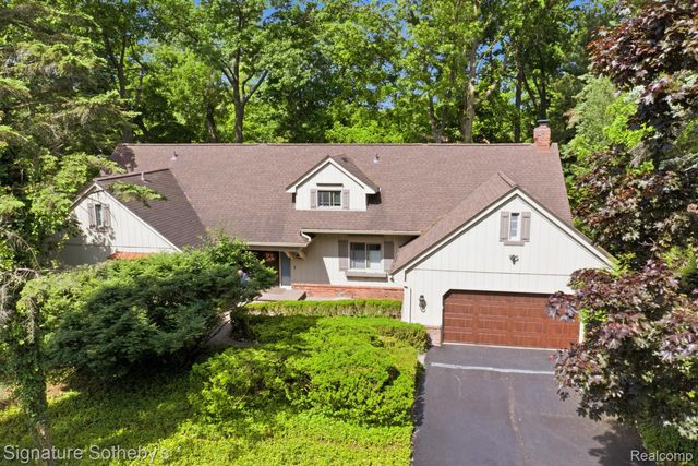 3215 Woodview Lake Road, West Bloomfield Charter Township, MI 48323