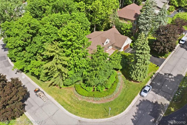 3215 Woodview Lake Road, West Bloomfield Charter Township, MI 48323