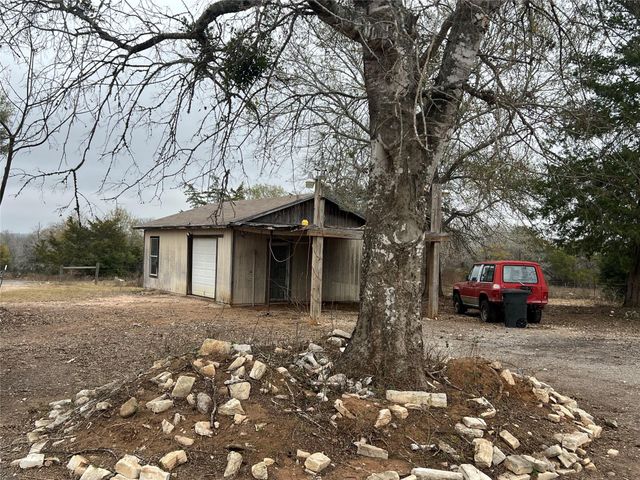 1448 Private Road 6013, Giddings, TX 78942