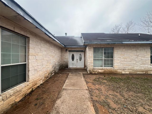 1448 Private Road 6013, Giddings, TX 78942