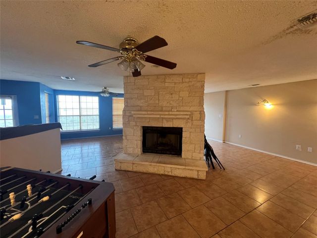 1448 Private Road 6013, Giddings, TX 78942