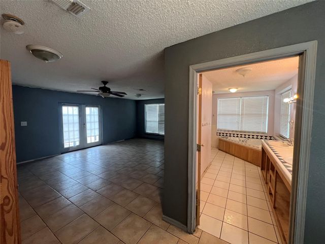 1448 Private Road 6013, Giddings, TX 78942