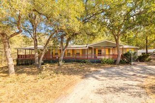 266 Alamo DR, Lockhart, TX 78644