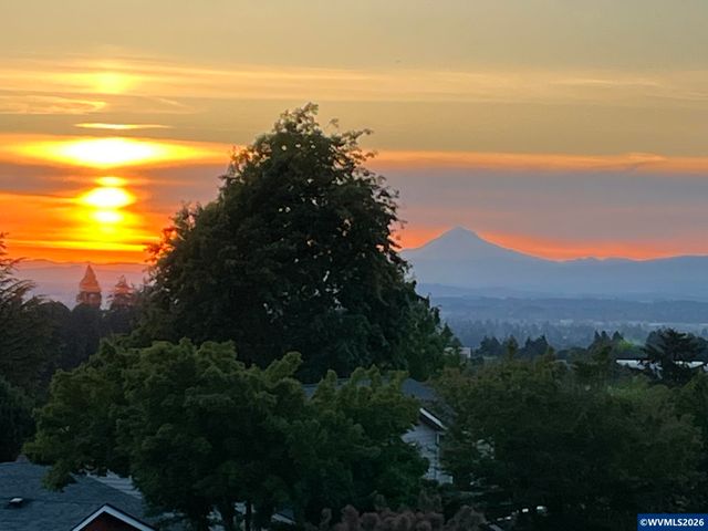 1423 35th Av NW, Salem, OR 97304