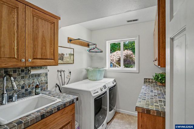 1423 35th Av NW, Salem, OR 97304