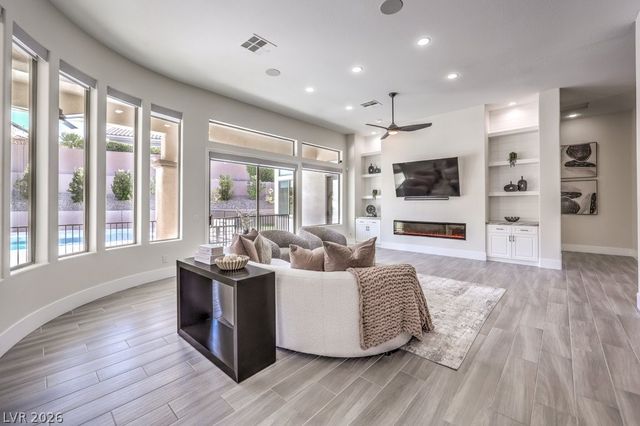 16 Pine Hollow Drive, Henderson, NV 89052