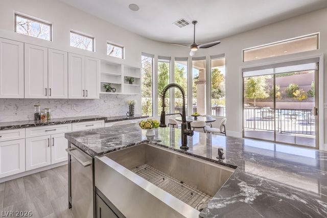 16 Pine Hollow Drive, Henderson, NV 89052