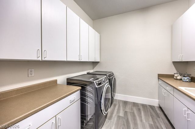 16 Pine Hollow Drive, Henderson, NV 89052