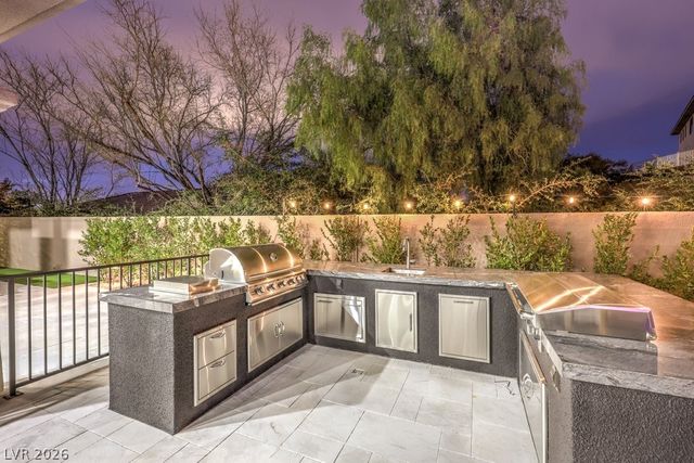 16 Pine Hollow Drive, Henderson, NV 89052