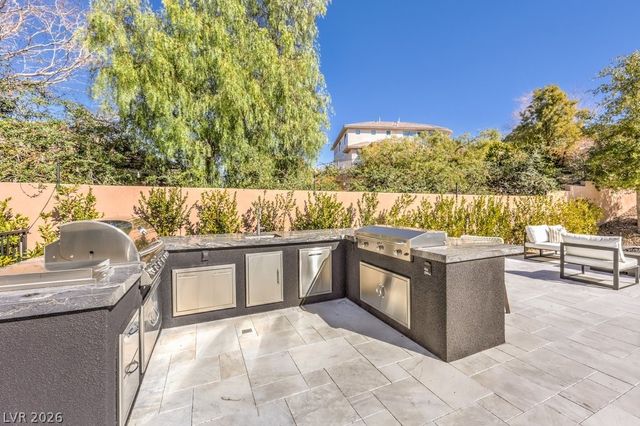 16 Pine Hollow Drive, Henderson, NV 89052