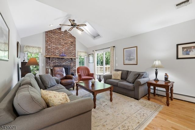 46 Glen Ridge Dr, Washington Twp., NJ 07853