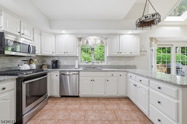 46 Glen Ridge Dr, Washington Twp., NJ 07853