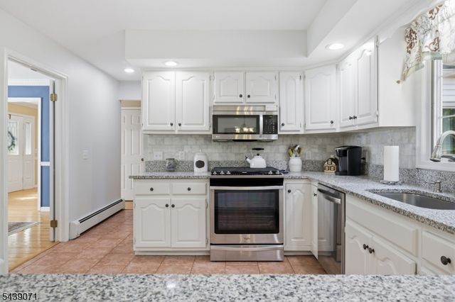 46 Glen Ridge Dr, Washington Twp., NJ 07853