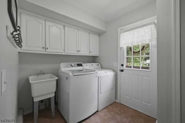 46 Glen Ridge Dr, Washington Twp., NJ 07853