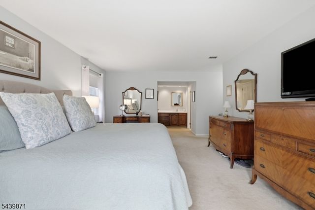 46 Glen Ridge Dr, Washington Twp., NJ 07853