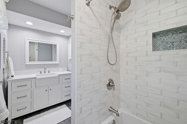 46 Glen Ridge Dr, Washington Twp., NJ 07853