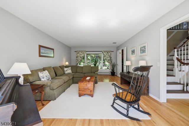 46 Glen Ridge Dr, Washington Twp., NJ 07853