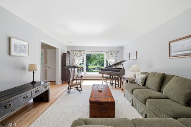 46 Glen Ridge Dr, Washington Twp., NJ 07853