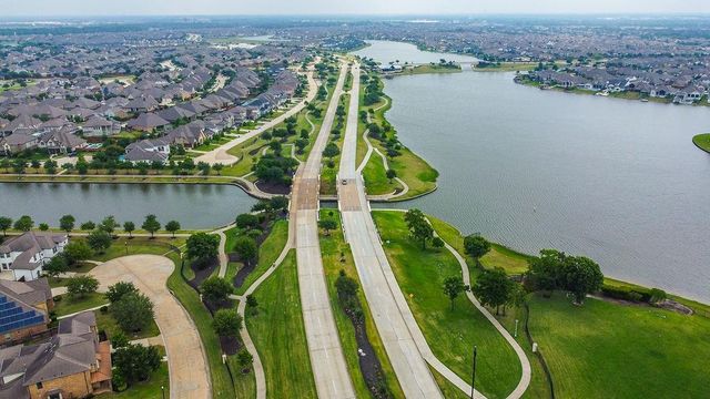 10327 Mayberry Heights Drive, Cypress, TX 77433