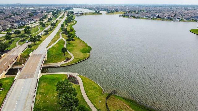 10327 Mayberry Heights Drive, Cypress, TX 77433