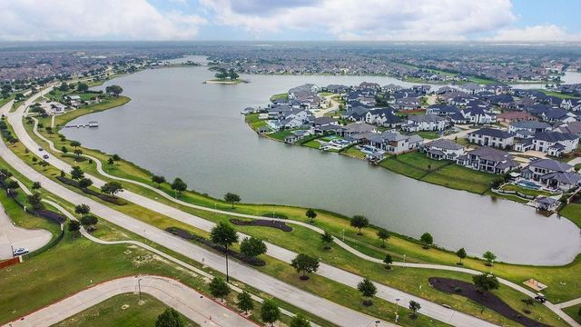 10327 Mayberry Heights Drive, Cypress, TX 77433