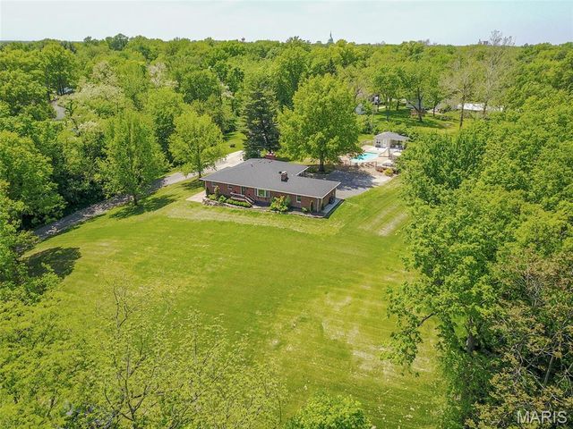 4 Valley, Carlinville, IL 62626