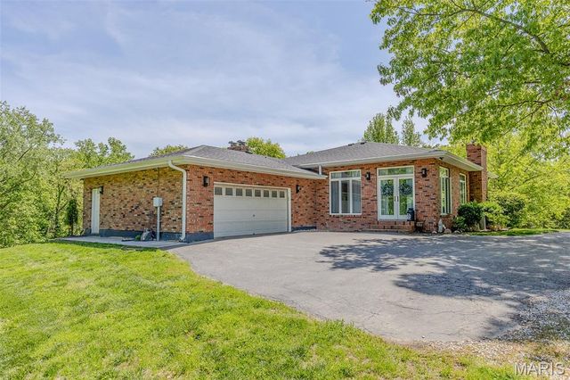 4 Valley, Carlinville, IL 62626