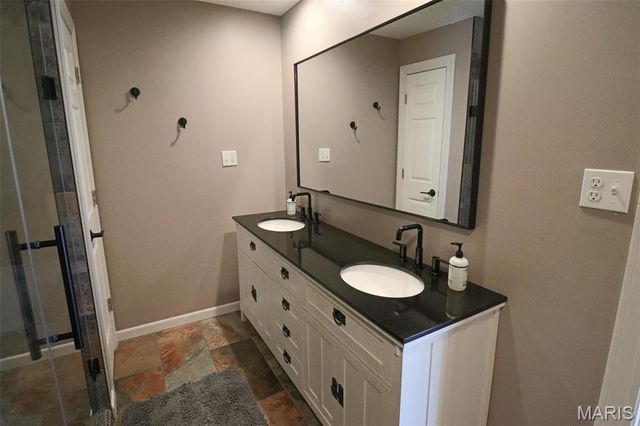 4 Valley, Carlinville, IL 62626