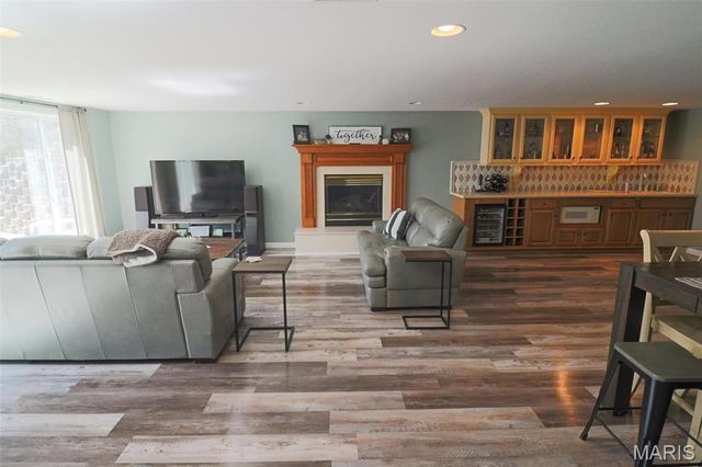 4 Valley, Carlinville, IL 62626