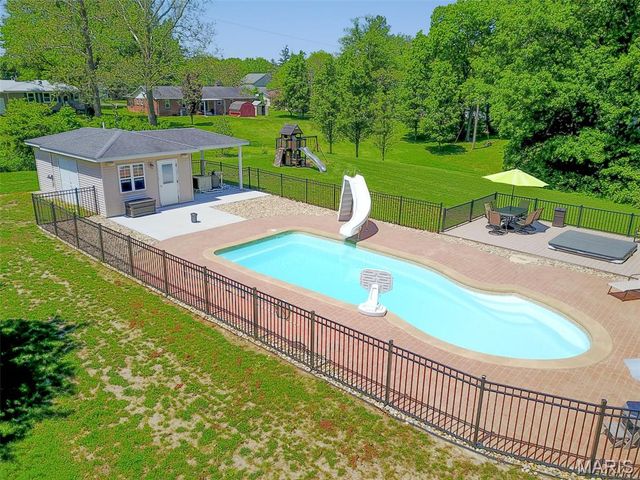 4 Valley, Carlinville, IL 62626