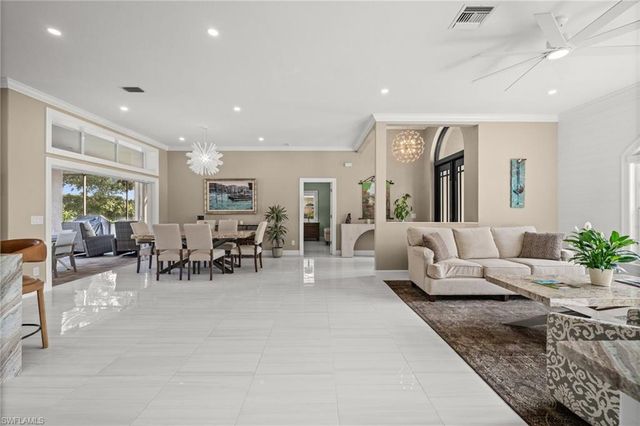 2035 Teagarden LN, Naples, FL 34110