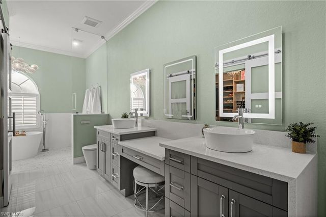 2035 Teagarden LN, Naples, FL 34110