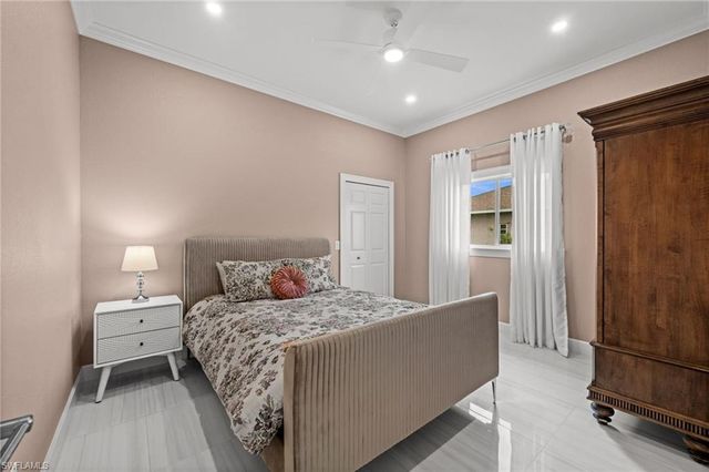 2035 Teagarden LN, Naples, FL 34110