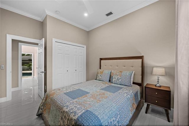 2035 Teagarden LN, Naples, FL 34110