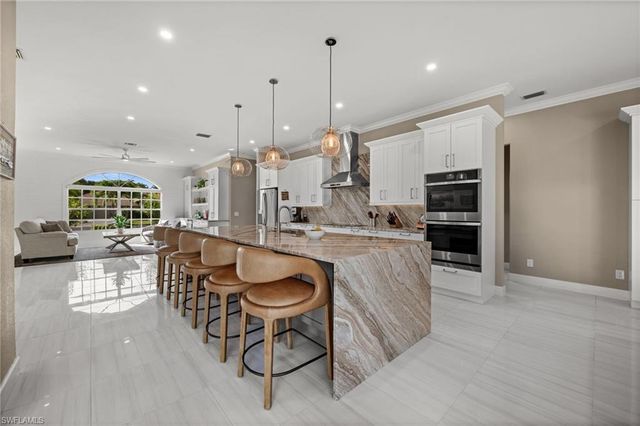 2035 Teagarden LN, Naples, FL 34110