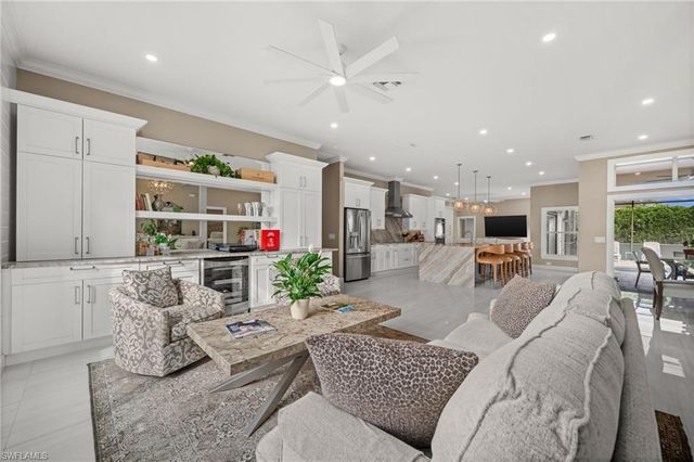 2035 Teagarden LN, Naples, FL 34110