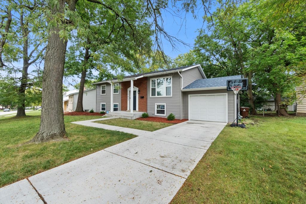 17803 Dogwood Lane, Hazel Crest, IL 60429