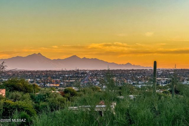 3851 E Placita Del Campeon, Tucson, AZ 85718