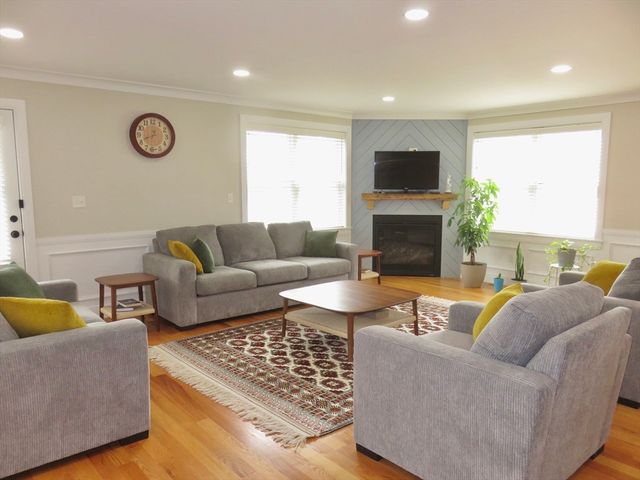 32 Gale St. 1, Waltham, MA 02453