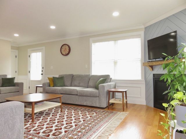 32 Gale St. 1, Waltham, MA 02453