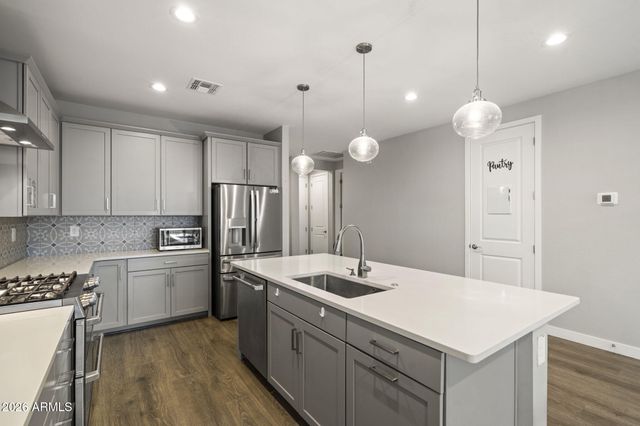 10768 W KINDERMAN Drive, Avondale, AZ 85323