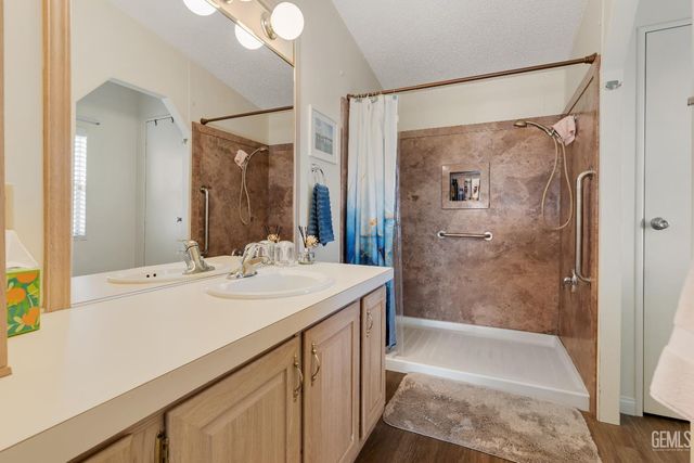 80 Eagle Lane, Bakersfield, CA 93308