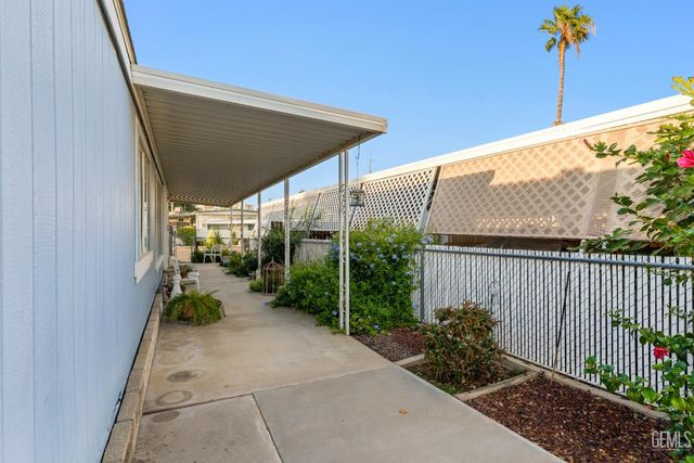 80 Eagle Lane, Bakersfield, CA 93308