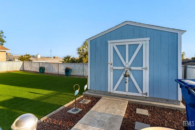 80 Eagle Lane, Bakersfield, CA 93308